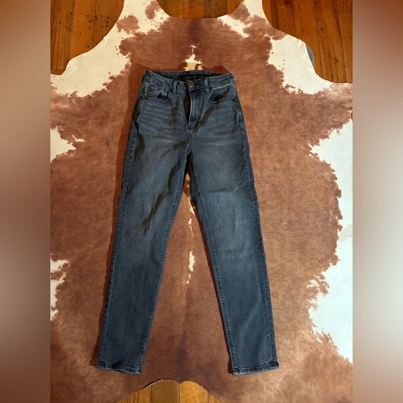 American Eagle Curvy mom jeans
size 0 regular - Picture 1 of 5
